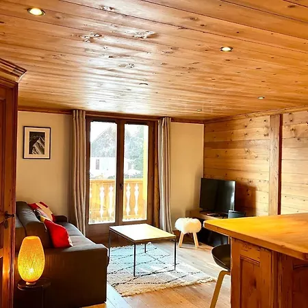 Chic And Cosy With Balcony In *