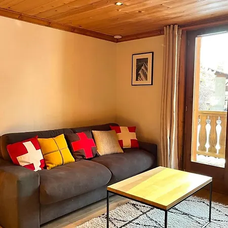 Apartment Chic And Cosy With Balcony In